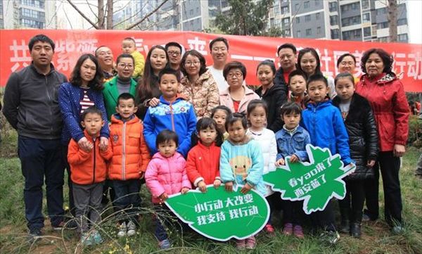 紫薇業(yè)主在家門口種下綠色夢想，共同構(gòu)建社區(qū)“美境”.jpg
